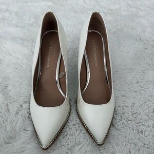 BCBGeneration White Pointed Toe Heels Size 8